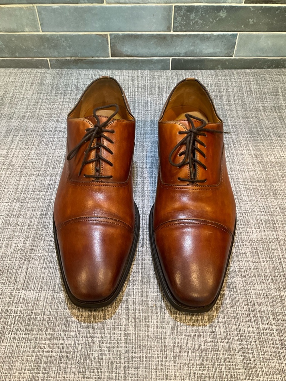 Magnanni Men's Handcrafted Leather Cap-Toe Oxford Dress Shoes In Cognac - Picture 7 of 16